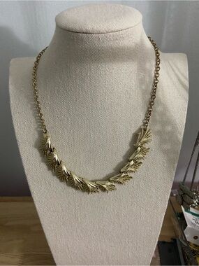Coro Gold Leaf Motif Necklace in Shiny Gold Tone